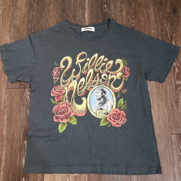 Willie Nelson Rose Frame Boyfriend Tee in Vintage Black DAYDREAMER - Picture 2 of 6